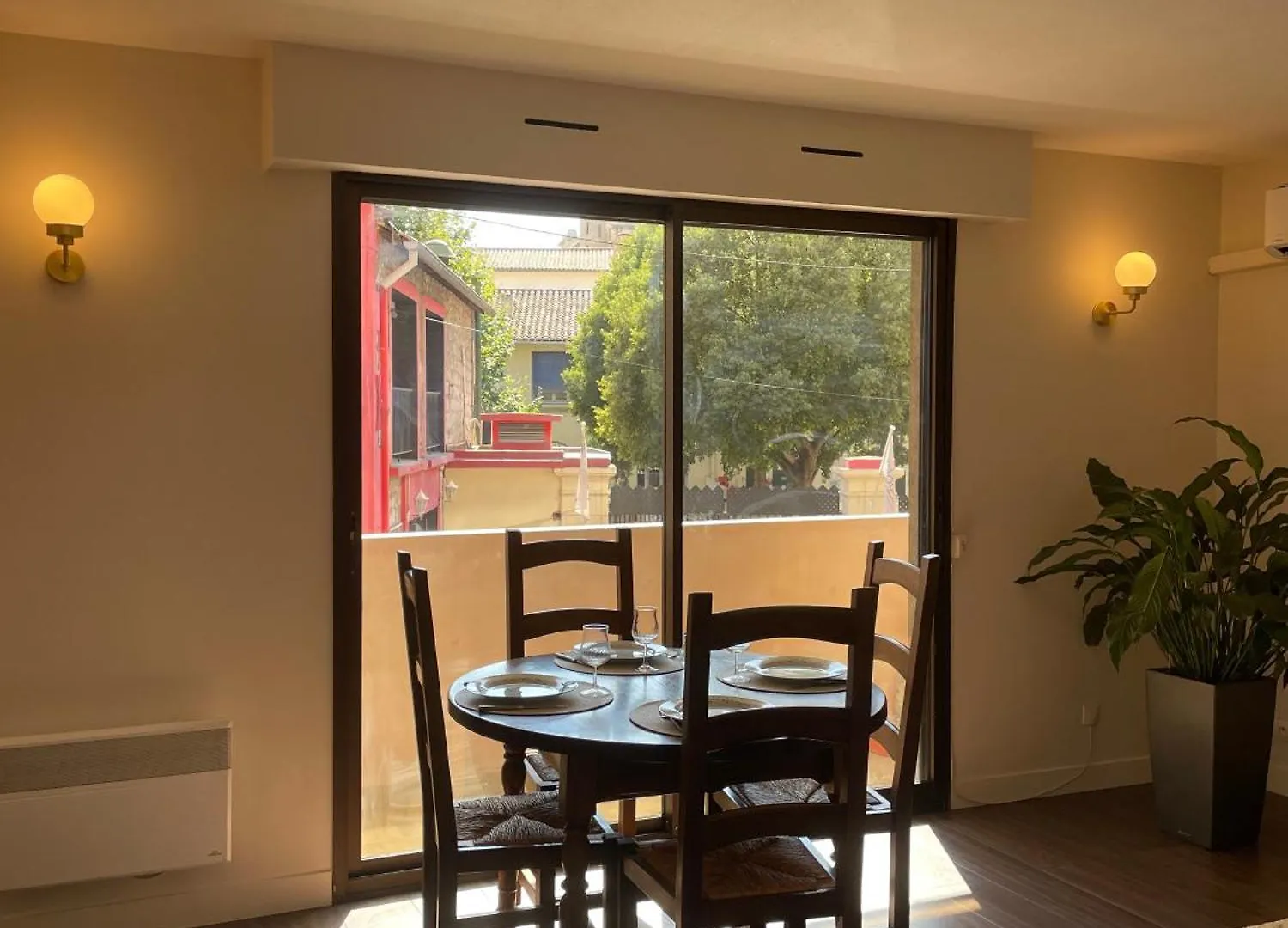 Appartement Superbe T2 Avec Box Garage Proche Velodrome Et Prado à Marseille