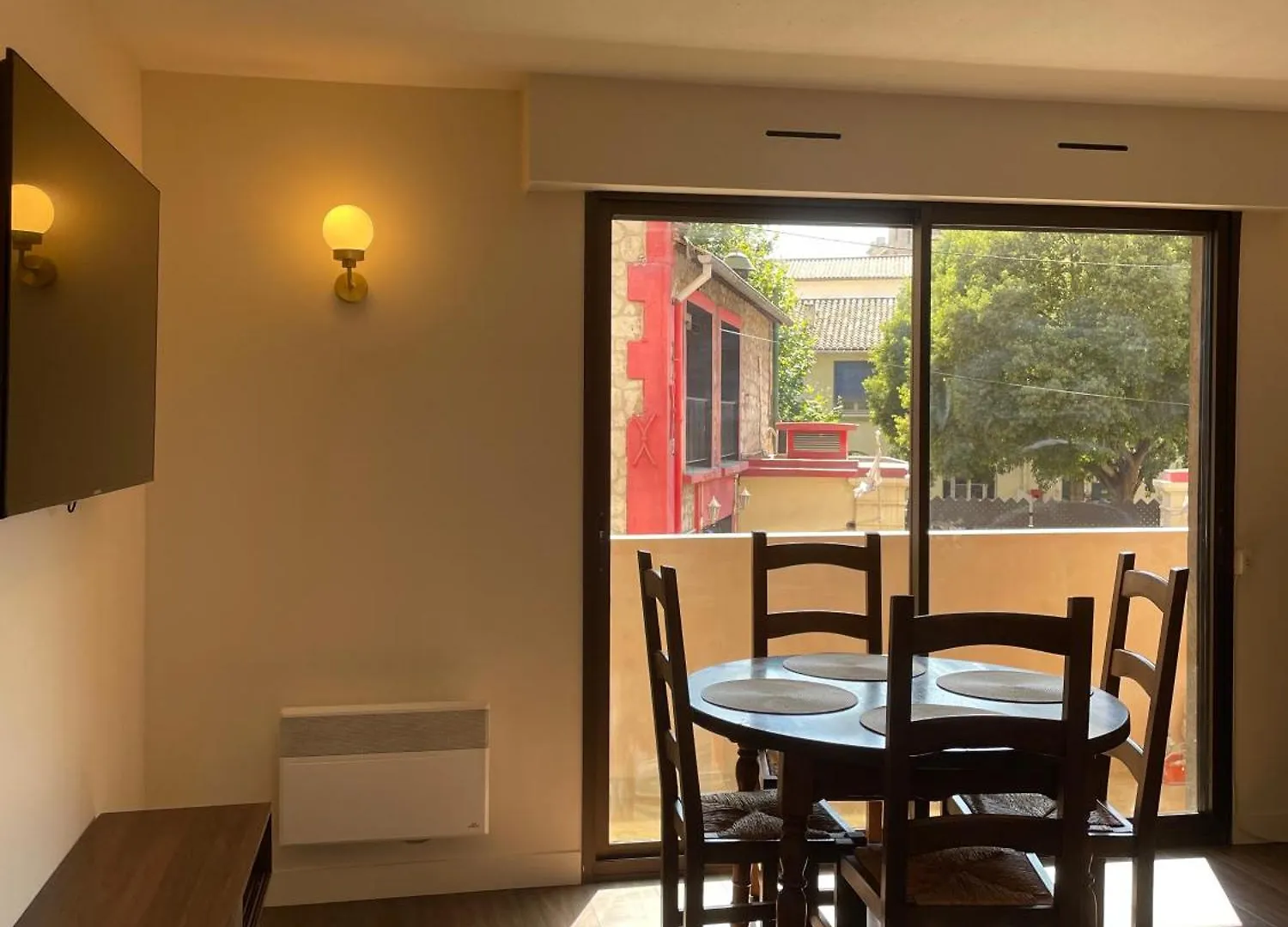 Appartement Superbe T2 Avec Box Garage Proche Velodrome Et Prado à Marseille